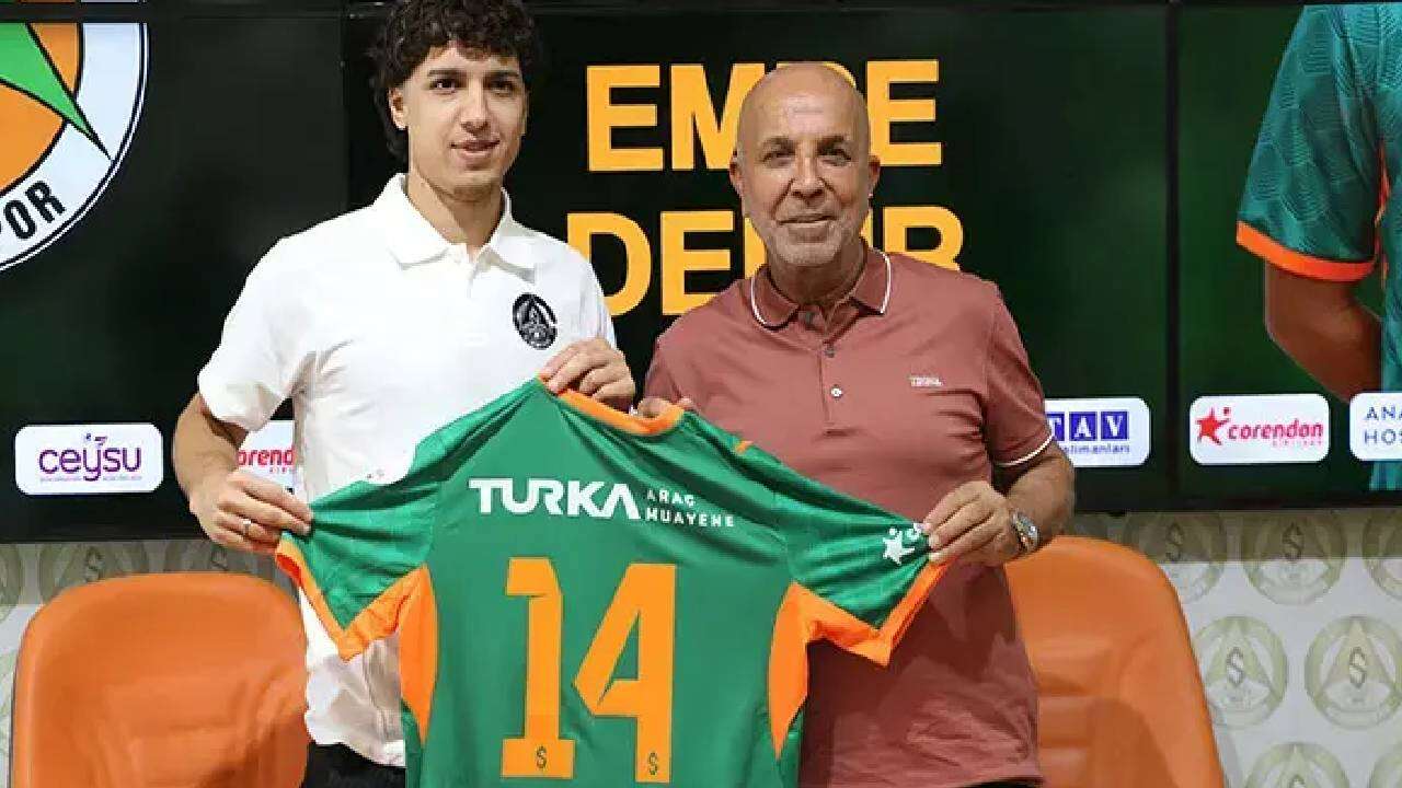 Fenerbahçe'de yaprak dökümü: İsmail Kartal gözünü yaşına bakmadı! 22 yaşındaki yıldız isim Süper Lig devine imzayı attı 6